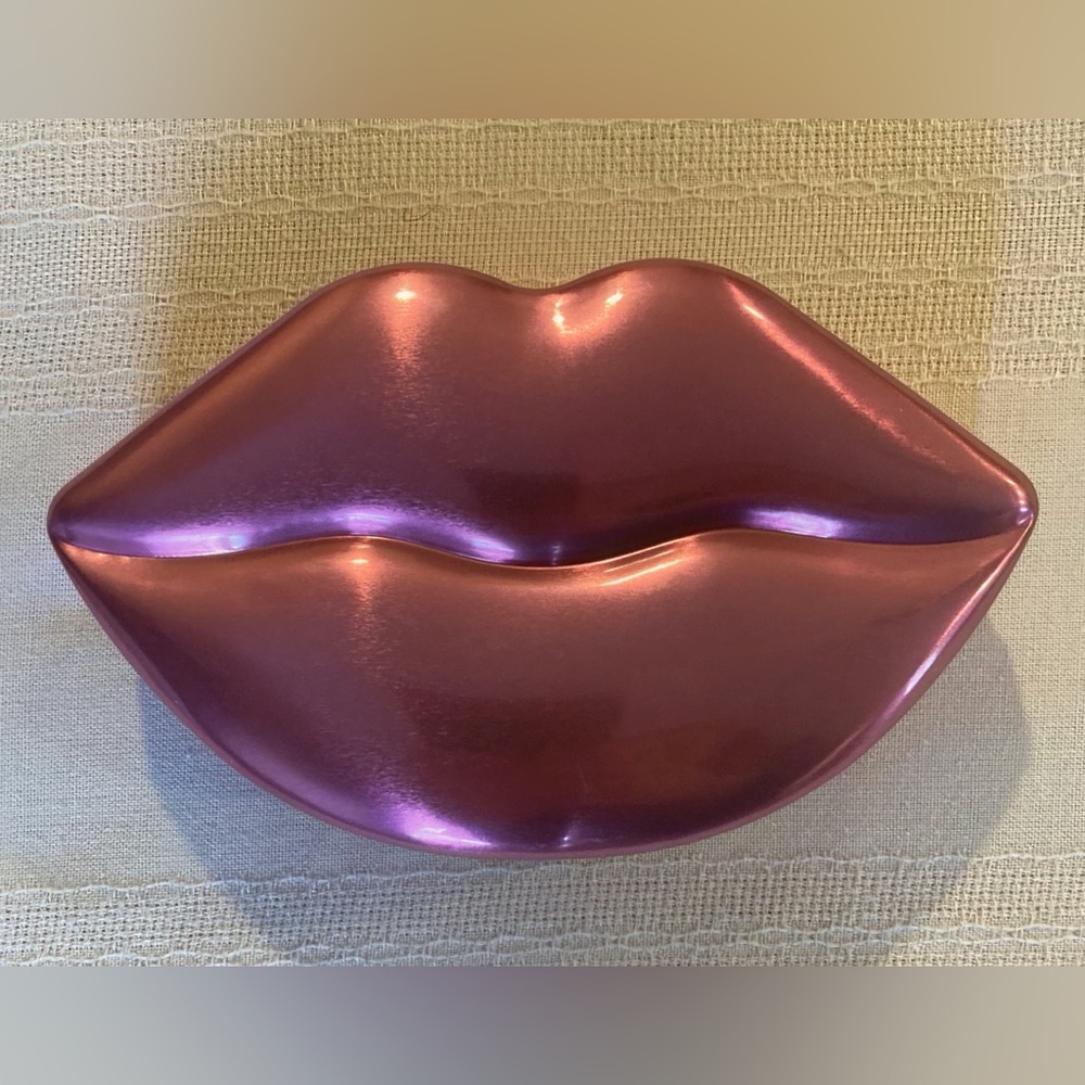 Avon “Wish For A Kiss” Set (New)